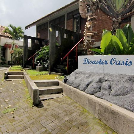 Disaster Oasis Hotel Калиуранг Екстериор снимка