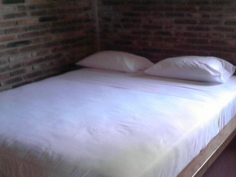 Disaster Oasis Hotel Калиуранг Екстериор снимка