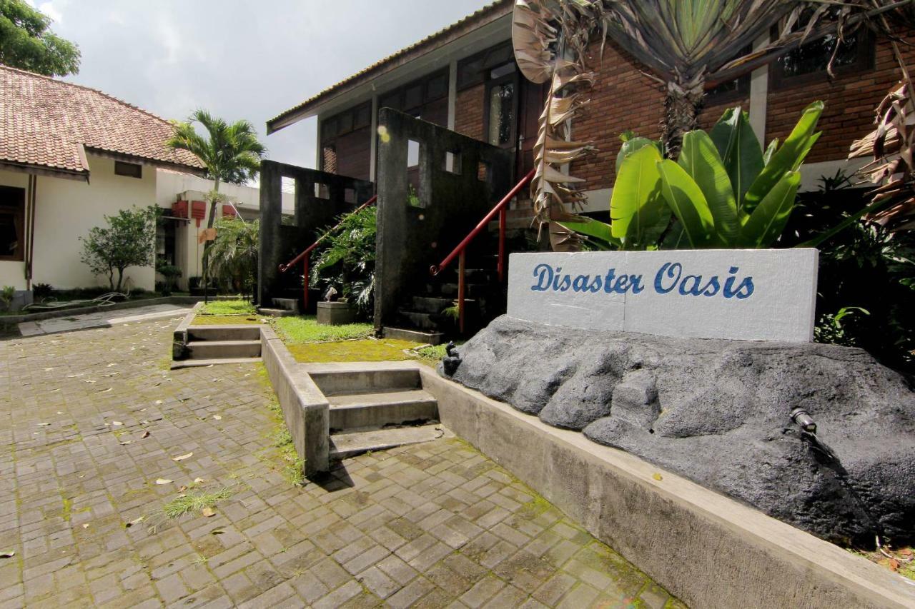 Disaster Oasis Hotel Калиуранг Екстериор снимка