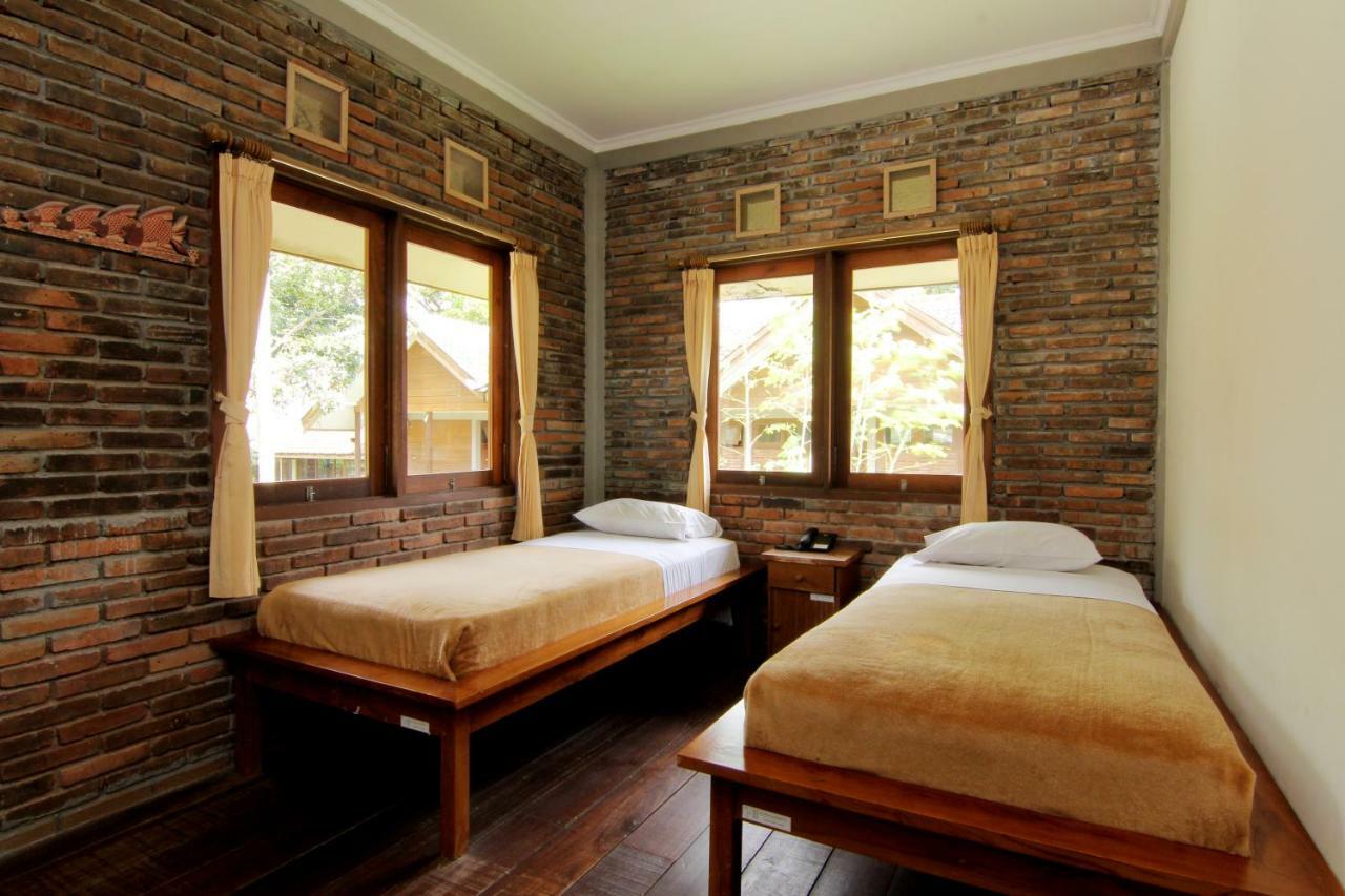 Disaster Oasis Hotel Калиуранг Екстериор снимка