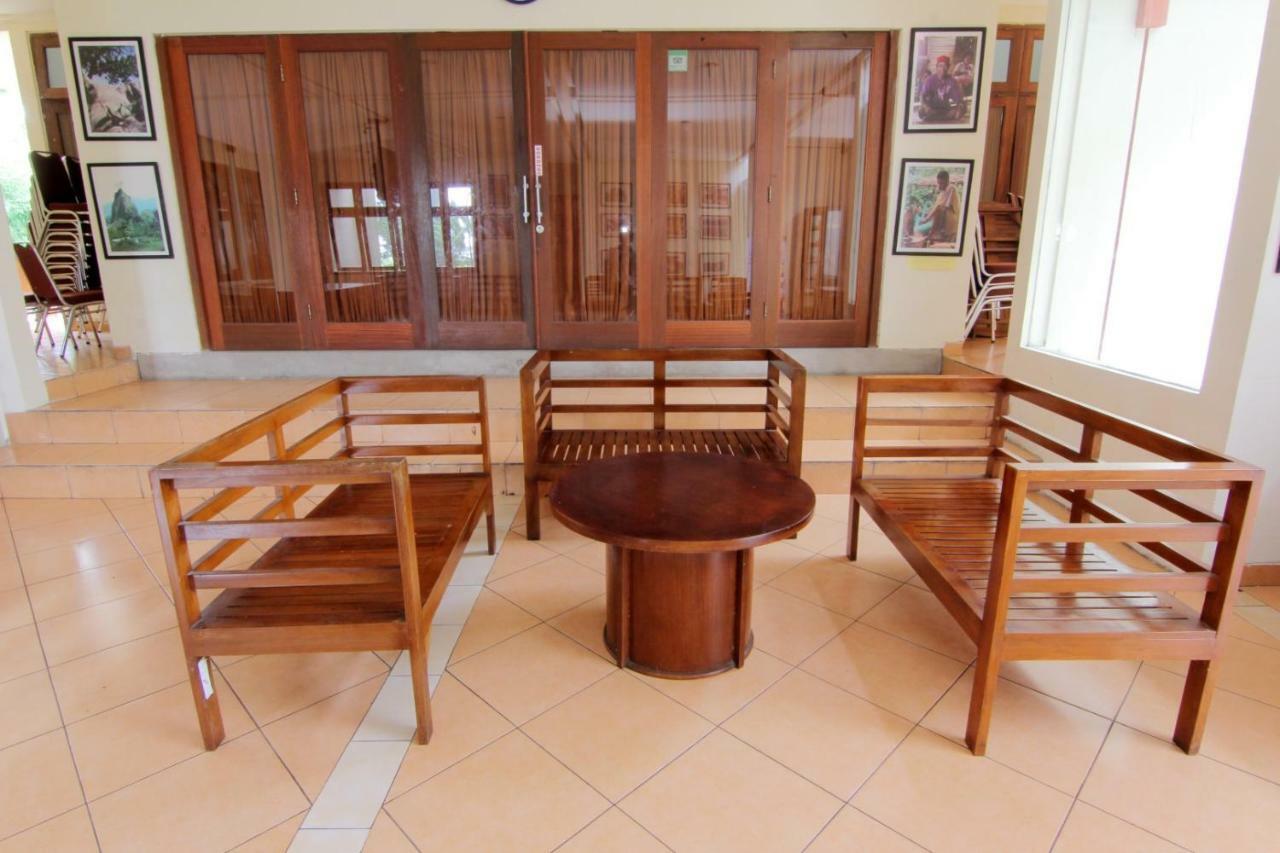 Disaster Oasis Hotel Калиуранг Екстериор снимка