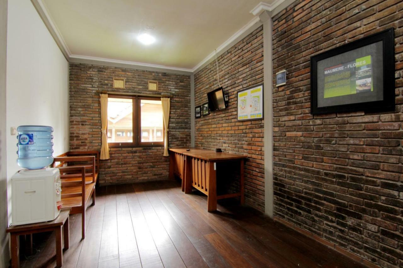Disaster Oasis Hotel Калиуранг Екстериор снимка