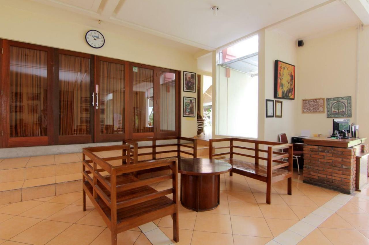 Disaster Oasis Hotel Калиуранг Екстериор снимка