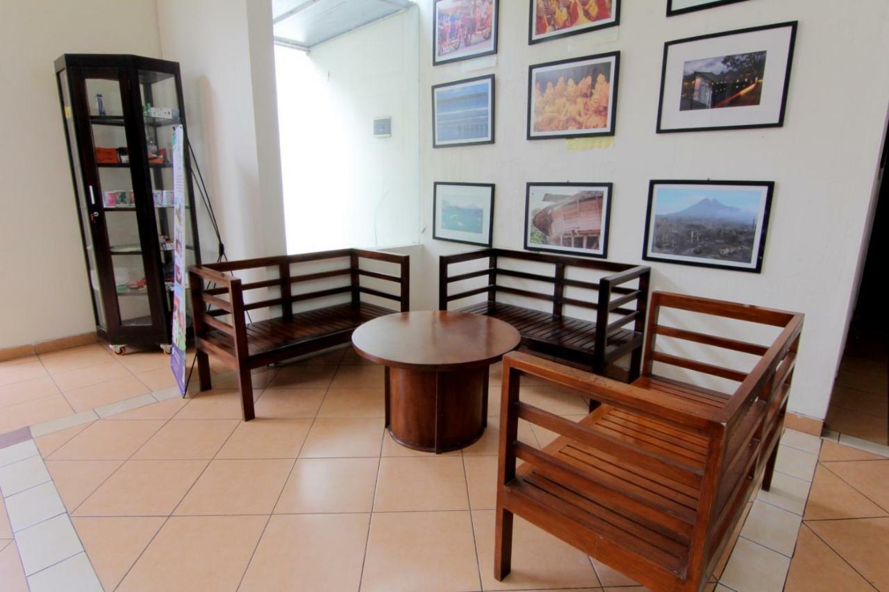 Disaster Oasis Hotel Калиуранг Екстериор снимка